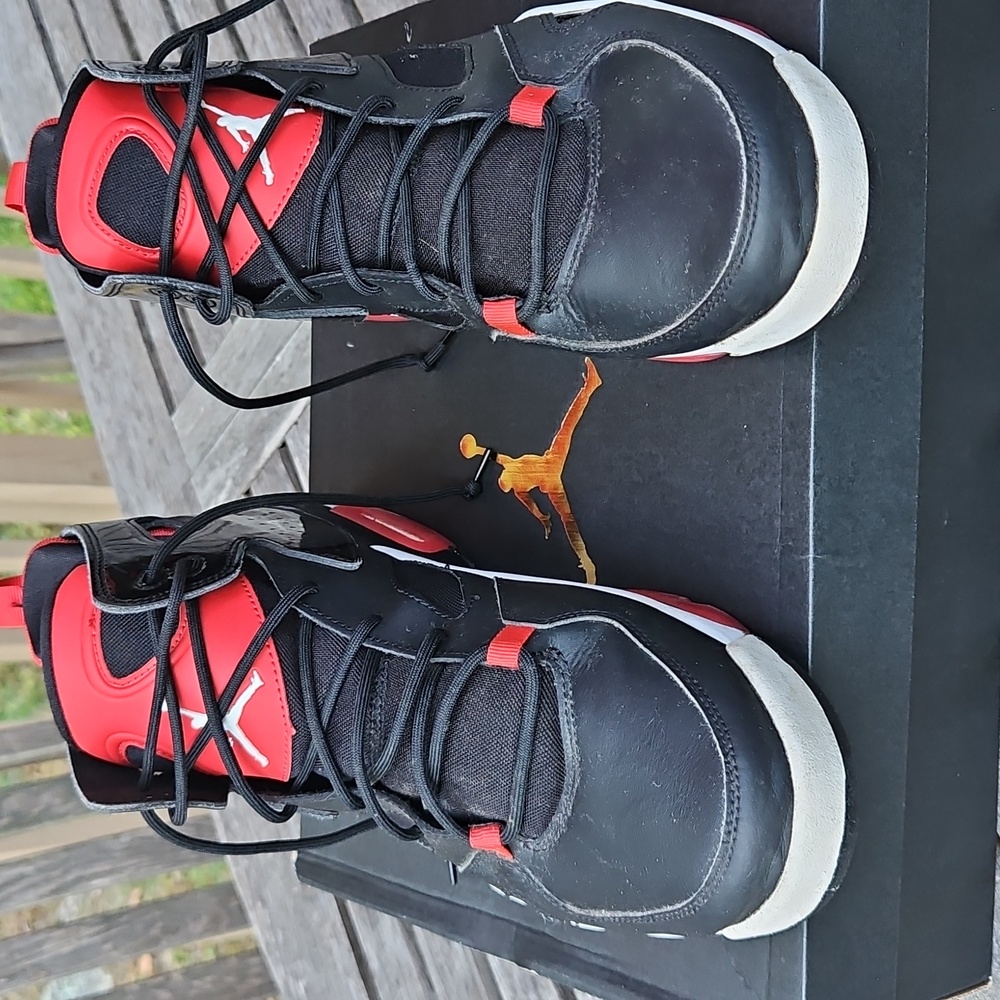 Men's Jordan Black and Red "Flight Club '91" Athletic Shoes - Size 12